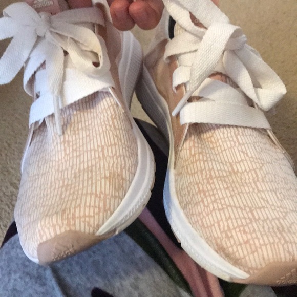 Adidas gym shoes 👟 - Picture 2 of 4